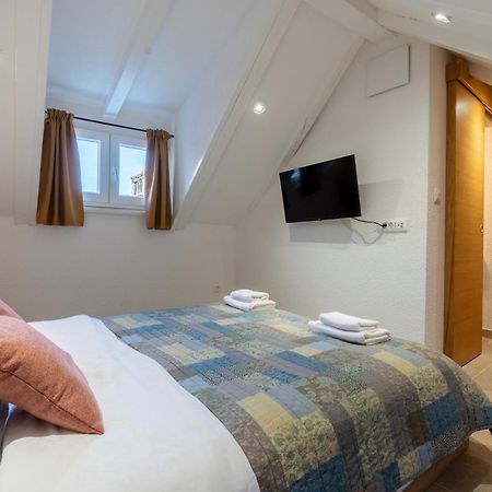House Malena - Rooms Vis Exterior photo